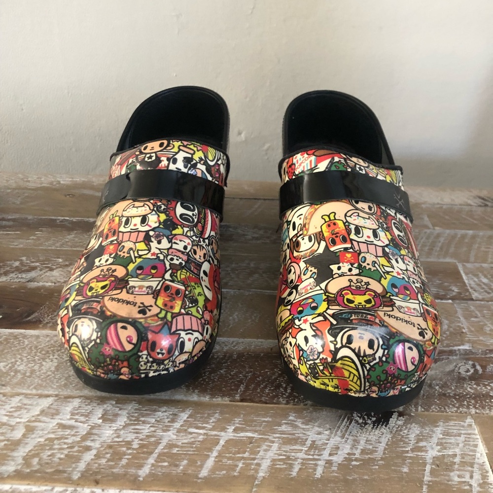 Koi clogs